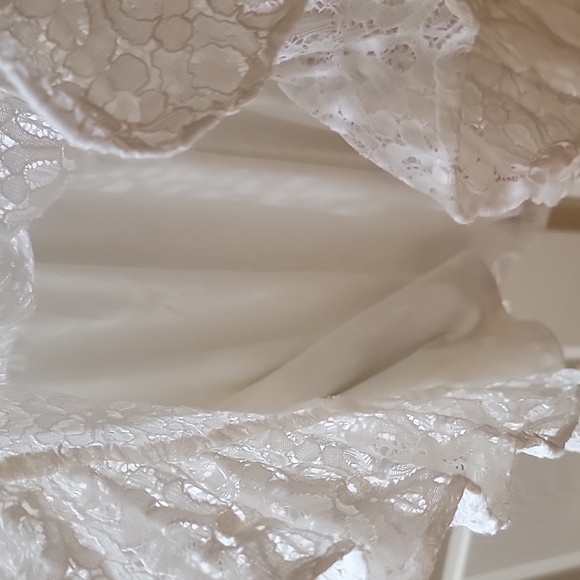 Lace dress - Picture 5 of 7